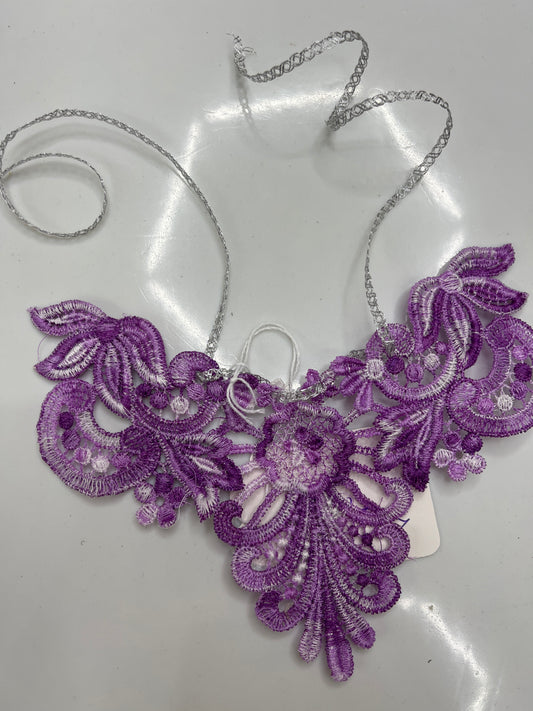 Elegant Lace Collar